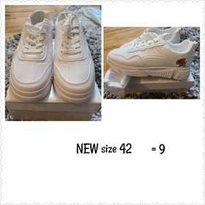 NEW White Sneakers size 9 / 42